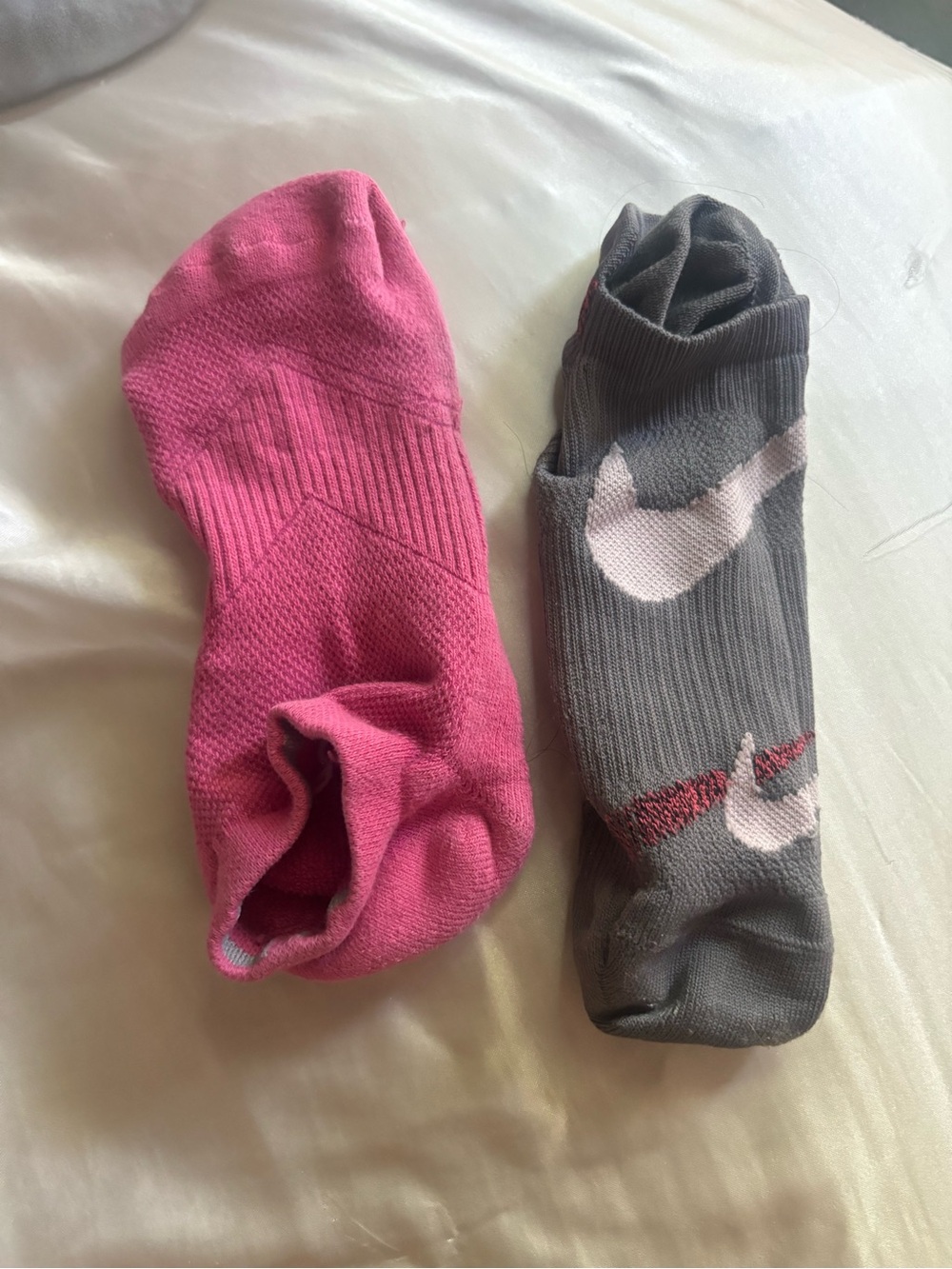 Nike WOMENS Low-Cut Athletic Socks - Pink and Graye (2-Pack)